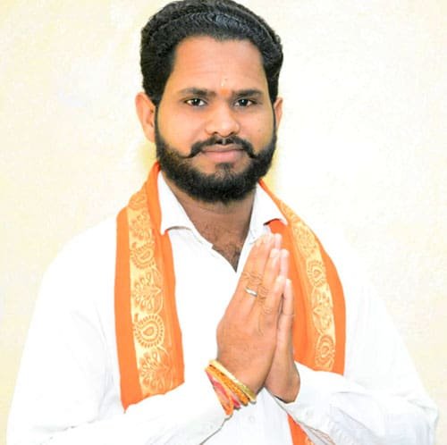 बरसात में गोवंश से सड़क दुर्घटना का खतरा, बजरंग दल अध्यक्ष ने पालिका अध्यक्ष को सौंपा ज्ञापन