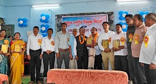 देवरी संकुल में हुआ प्राचार्य की विदाई