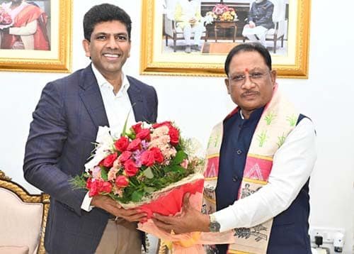 मुख्यमंत्री विष्णु देव साय से केंद्रीय संचार एवं ग्रामीण विकास राज्य मंत्री डॉ. चन्द्रशेखर पेम्मासानी ने की सौजन्य मुलाक़ात