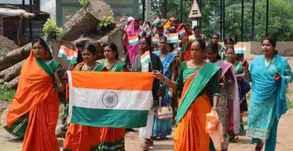 हर घर तिरंगा अभियान में गूंजा देशभक्ति का संदेश – बिहान दीदियों ने निकाली तिरंगा रैली