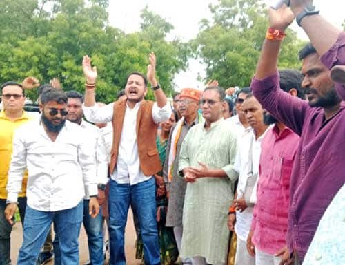 छोटी बच्ची से मारपीट की घटना पर भड़के रुद्र कुमार, थाने का किया घेराव