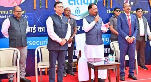 मुख्यमंत्री साय ने एसबीआई साइबर सुरक्षा रथ को झंडी दिखाकर किया रवाना