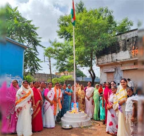 स्वतंत्रता दिवस पर कांग्रेस कमेटी ने किया ध्वजारोहण