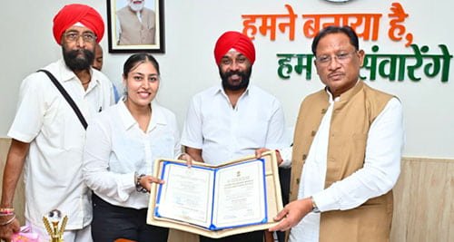 मुख्यमंत्री विष्णु देव साय से राष्ट्रपति सम्मान से सम्मानित देवाशीष और मनतृप्त कौर ने की सौजन्य मुलाकात