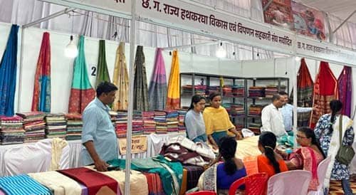 बीटीआई ग्राउण्ड शंकर नगर में लगी ग्रामोद्योग प्रदर्शनी को मिल रहा शानदार प्रतिसाद