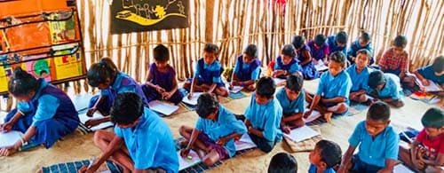 माओवादी प्रभावित सुरपनगुड़ा में शिक्षा की नई सुबह, युक्तिकरण योजना से नियुक्त हुए नियमित शिक्षक