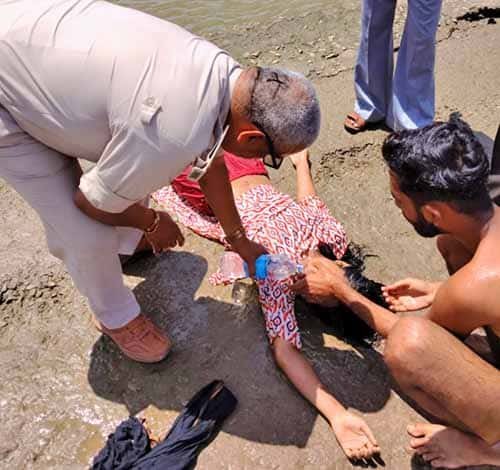 शिवनाथ नदी गणेश विसर्जन हादसे में आरक्षक शशिकांत यादव ने दिखाई बहादुरी