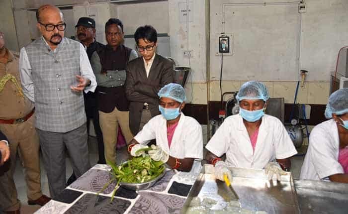 राज्यपाल  रमेन डेका ने दुगली में वनधन विकास केन्द्र का किया अवलोकन