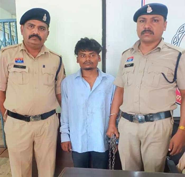 डूमर गांव में तलवारनुमा हथियार लहराने वाला युवक गिरफ्तार, नंदिनी नगर पुलिस की कार्रवाई