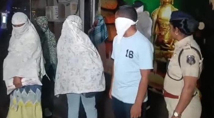 जुनवानी क्षेत्र में अवैध स्पा सेंटर पर पुलिस की बड़ी कार्रवाई, आपत्तिजनक स्थिति में मिले ग्राहक और महिला स्टाफ