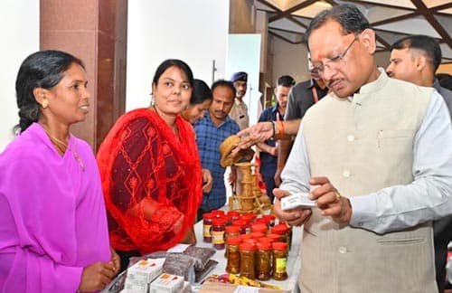 छत्तीसगढ़ की दीदियां बनीं आत्मनिर्भरता की ब्रांड एंबेसडर : लखपति दीदियों की सफलता हजारों महिलाओं के लिए बनेगी प्रेरणा – मुख्यमंत्री साय
