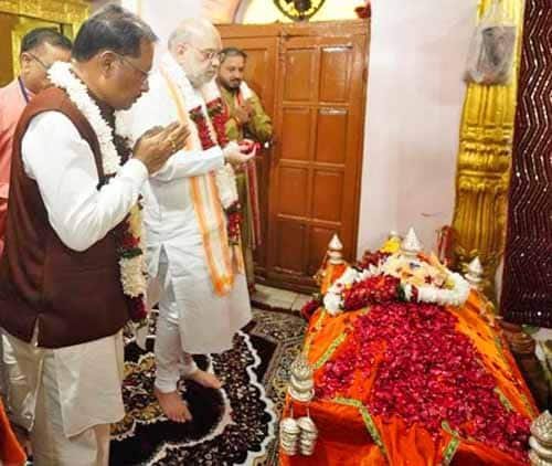 केंद्रीय गृह मंत्री अमित शाह और मुख्यमंत्री विष्णुदेव साय ने मां दंतेश्वरी की पूजा-अर्चना कर देश-प्रदेश की सुख-शांति, समृद्धि और खुशहाली का मांगा आशीर्वाद