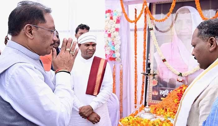 मुख्यमंत्री विष्णु देव साय ने दिवंगत चन्दन बाई जी को दी श्रद्धांजलि:शोक संतप्त परिवार से मिलकर व्यक्त की संवेदना