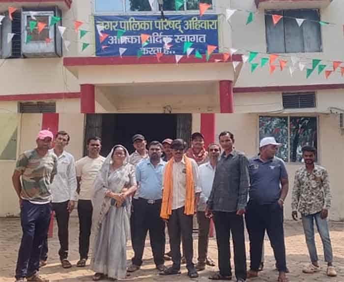 अहिवारा नगर पालिका में पार्षद मीणा जोशी का विरोध प्रदर्शन, दीपावली से पहले स्ट्रीट लाइट की समस्या को लेकर जताया आक्रोश