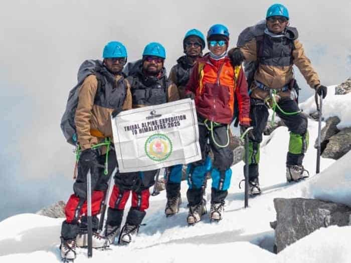 हिमालय में गूँजी जशपुर की गूंज: आदिवासी युवाओं ने जगतसुख पीक पर खोला नया मार्ग