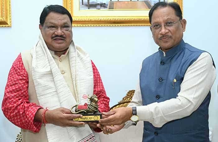 मुख्यमंत्री साय से केंद्रीय जनजातीय कार्य मंत्री जुएल ओराम ने की सौजन्य मुलाकात