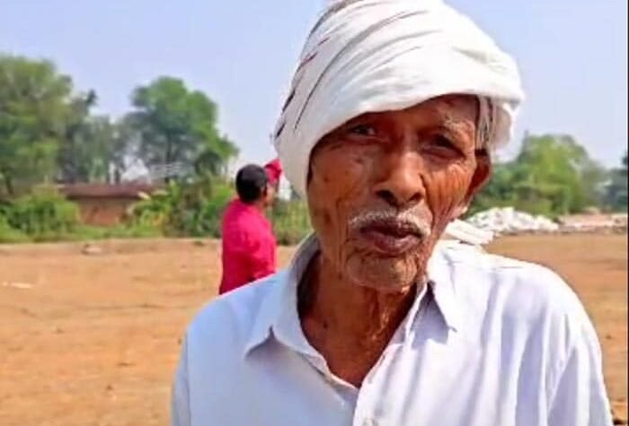 धान विक्रय में हुई सुगमता से प्रसन्नचित है बुजुर्ग किसान कोल्हु राम साहू