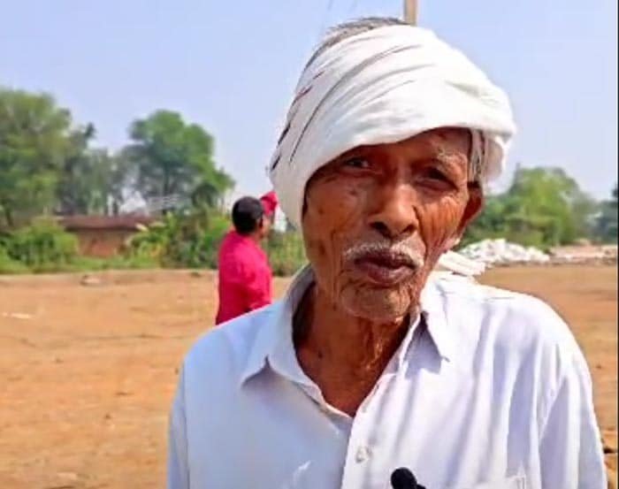 धान विक्रय में हुई सुगमता से प्रसन्नचित है बुजुर्ग किसान कोल्हु राम साहू