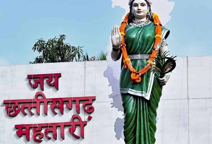 मुख्यमंत्री ने छत्तीसगढ़ महतारी की प्रतिमा पर माल्यार्पण कर उन्हें नमन किया