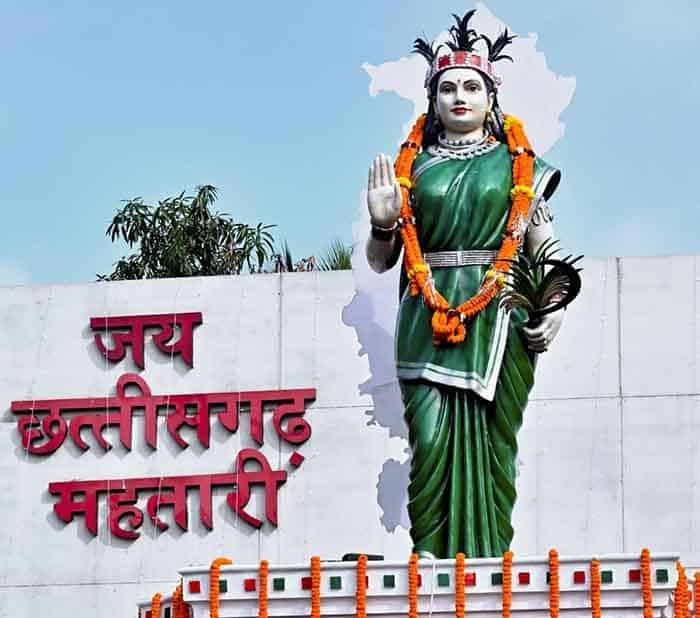 मुख्यमंत्री ने छत्तीसगढ़ महतारी की प्रतिमा पर माल्यार्पण कर उन्हें नमन किया