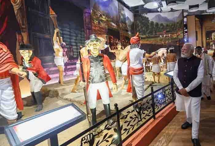 प्रधानमंत्री नरेंद्र मोदी ने शहीद वीर नारायण सिंह स्मारक सह जनजातीय स्वतंत्रता संग्राम सेनानी संग्रहालय का किया लोकार्पण