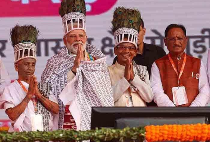 आस्था ने छुआ हृदय: प्रधानमंत्री नरेंद्र मोदी से रामनामी समाज के प्रतिनिधियों की आत्मीय भेंट