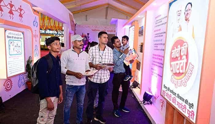 लोगों ने जनसम्पर्क विभाग की फोटो प्रदर्शनी को सराहा