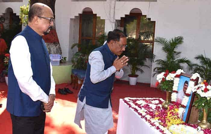 उप राष्ट्रपति, राज्यपाल एवं मुख्यमंत्री ने भारत रत्न डॉ. भूपेन हजारिका की पुण्यतिथि पर उन्हें किया नमन