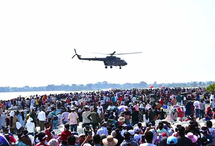 राज्योत्सव पर वायु सेना की टीम का रोमांचक एयर शो, सेंध जलाशय के ऊपर आसमां में गूंजा ‘जय जोहार’ और ‘छत्तीसगढ़िया सबले बढ़िया’