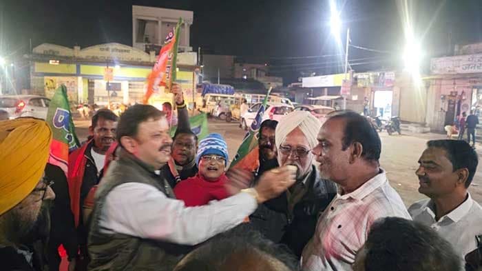 अहिवारा में NDA की प्रचंड जीत पर भाजपा कार्यकर्ताओं ने मनाया जश्न