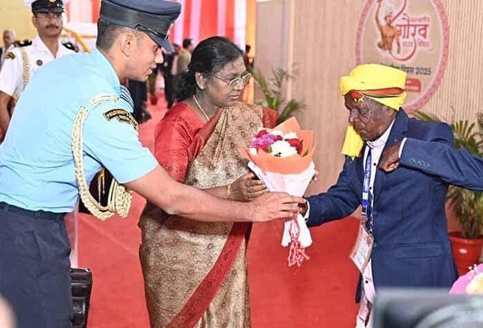 जनजातीय गौरव दिवस 2025: राष्ट्रपति द्रौपदी मुर्मु ने सरगुजा में संस्कृति, परंपरा और विरासत का किया सम्मान