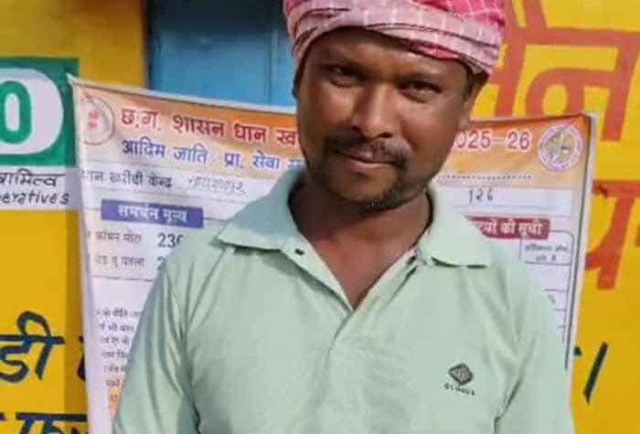 राजकुमार भगत ने नारायणपुर धान खरीदी केंद्र में बेचा धान