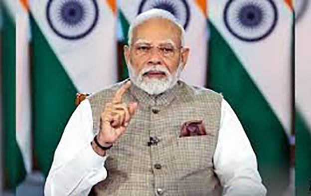 प्रधानमंत्री नरेंद्र मोदी ने राज्योत्सव स्थल पर विभिन्न विभागों द्वारा आयोजित प्रदर्शनी का किया शुभारंभ