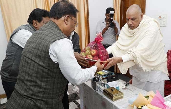 CM विष्णु देव साय ने अघोर गुरुपीठ में पूजा की और प्रदेश की समृद्धि की प्रार्थना की