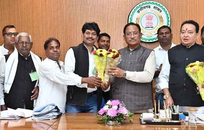 मुख्यमंत्री साय से सतनाम पंथ के पदाधिकारियों ने की सौजन्य मुलाकात