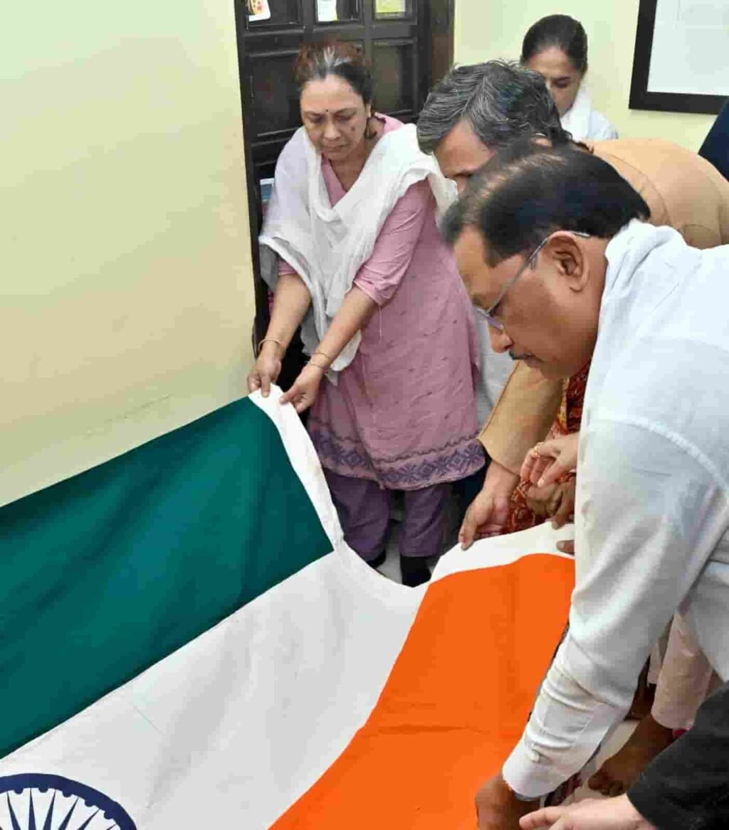 मुख्यमंत्री विष्णु देव साय ने ज्ञानपीठ सम्मानित विनोद कुमार शुक्ल को दी अंतिम श्रद्धांजलि