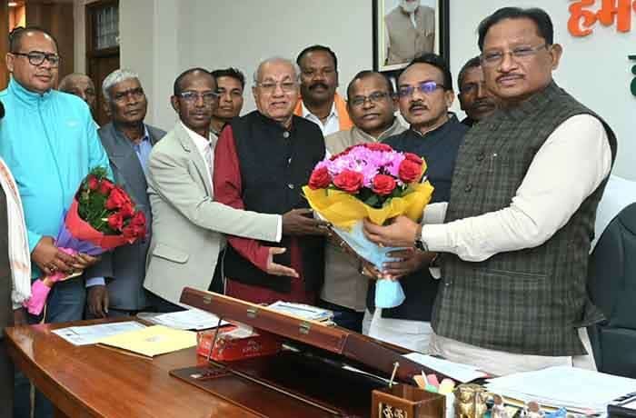 मुख्यमंत्री साय से अखिल भारतीय राष्ट्रीय महासभा हल्बा-हल्बी आदिवासी समाज के प्रतिनिधि मंडल ने की सौजन्य मुलाकात