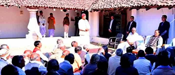 मुख्यमंत्री साय ने सामरबार में संत श्री बभ्रुवाहन महाराज से भेंट की