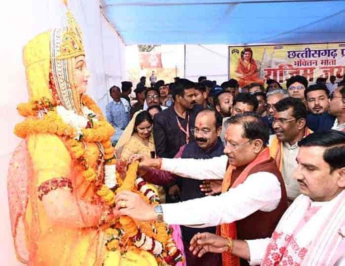 राजिम त्रिवेणी संगम में भक्त माता राजिम जयंती महोत्सव में शामिल हुए मुख्यमंत्री साय