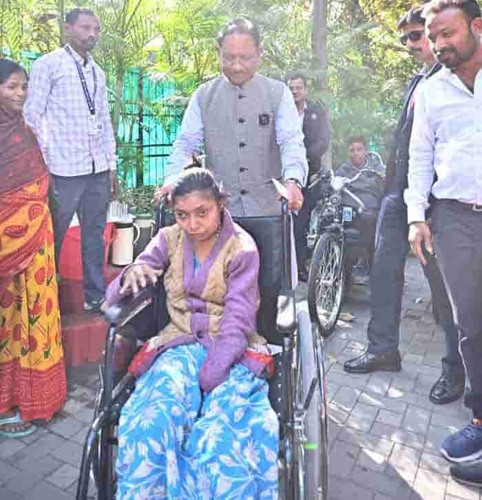 सरकार बनी सहारा: मुख्यमंत्री साय के निर्देश पर पीड़ित महिला को आर्थिक संबल