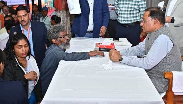 हैरान करने वाला मामला: 60 साल की उम्र में भी श्रमिक के पास नहीं था राशन कार्ड