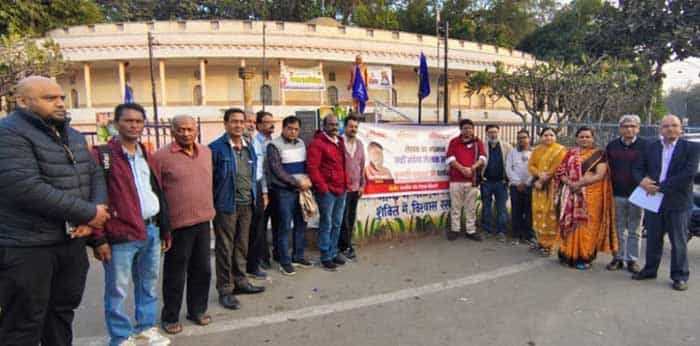 कथाकार मनोज रुपड़ा से बदसलूकी का मामला सामने आया