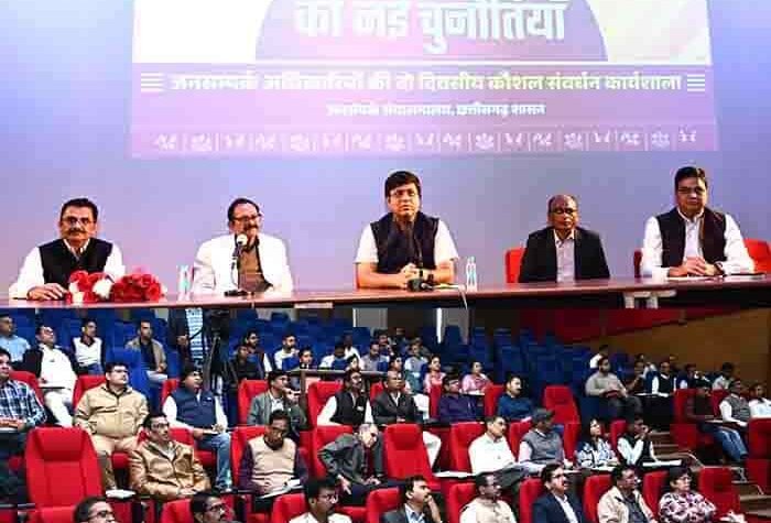 मीडिया के सभी माध्यम अपनाकर जनसंपर्क प्रभावी बनाया जा सकता है: आयुक्त डॉ. रवि मित्तल