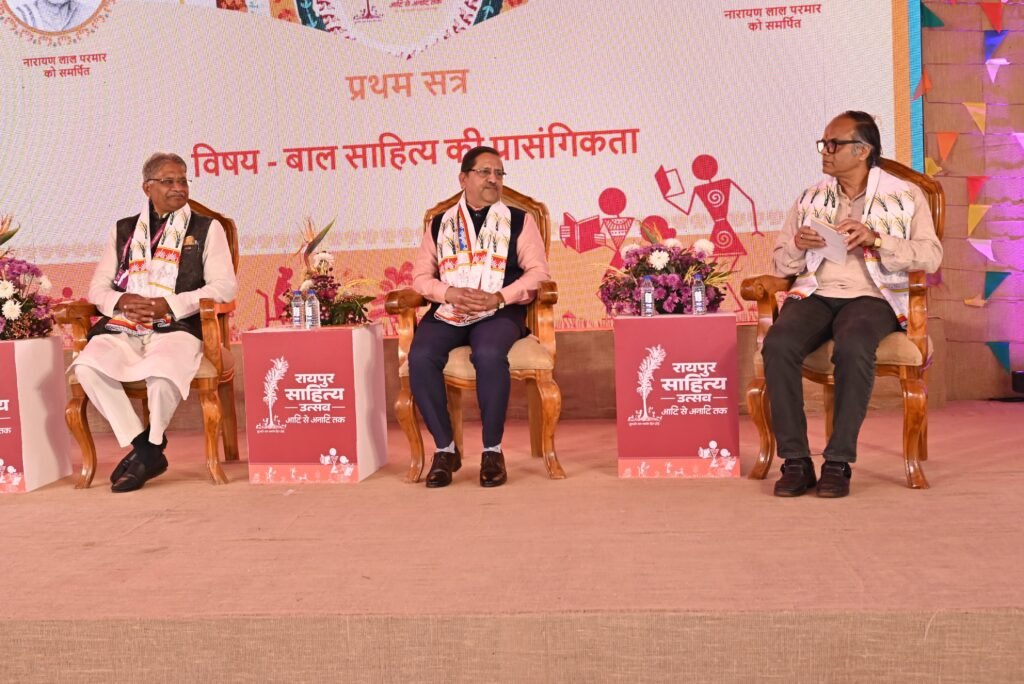 रायपुर साहित्य उत्सव में ‘ट्रैवल ब्लॉग: पर्यटन के प्रेरक’ विषय पर परिचर्चा