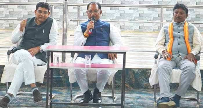 अचानक छात्रों के बीच पहुँचे मुख्यमंत्री साय, परीयना दिव्यांग विद्यालय में दिखा आत्मीय पल