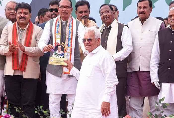 खेत से संवाद तक: केंद्रीय कृषि मंत्री शिवराज सिंह चौहान का दुर्ग दौरा