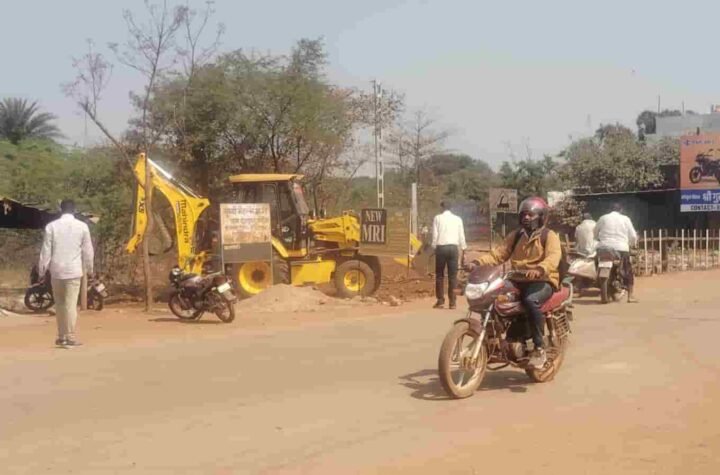 अहिवारा में अवैध निर्माण हटाया गया, पालिका ने की कार्रवाई