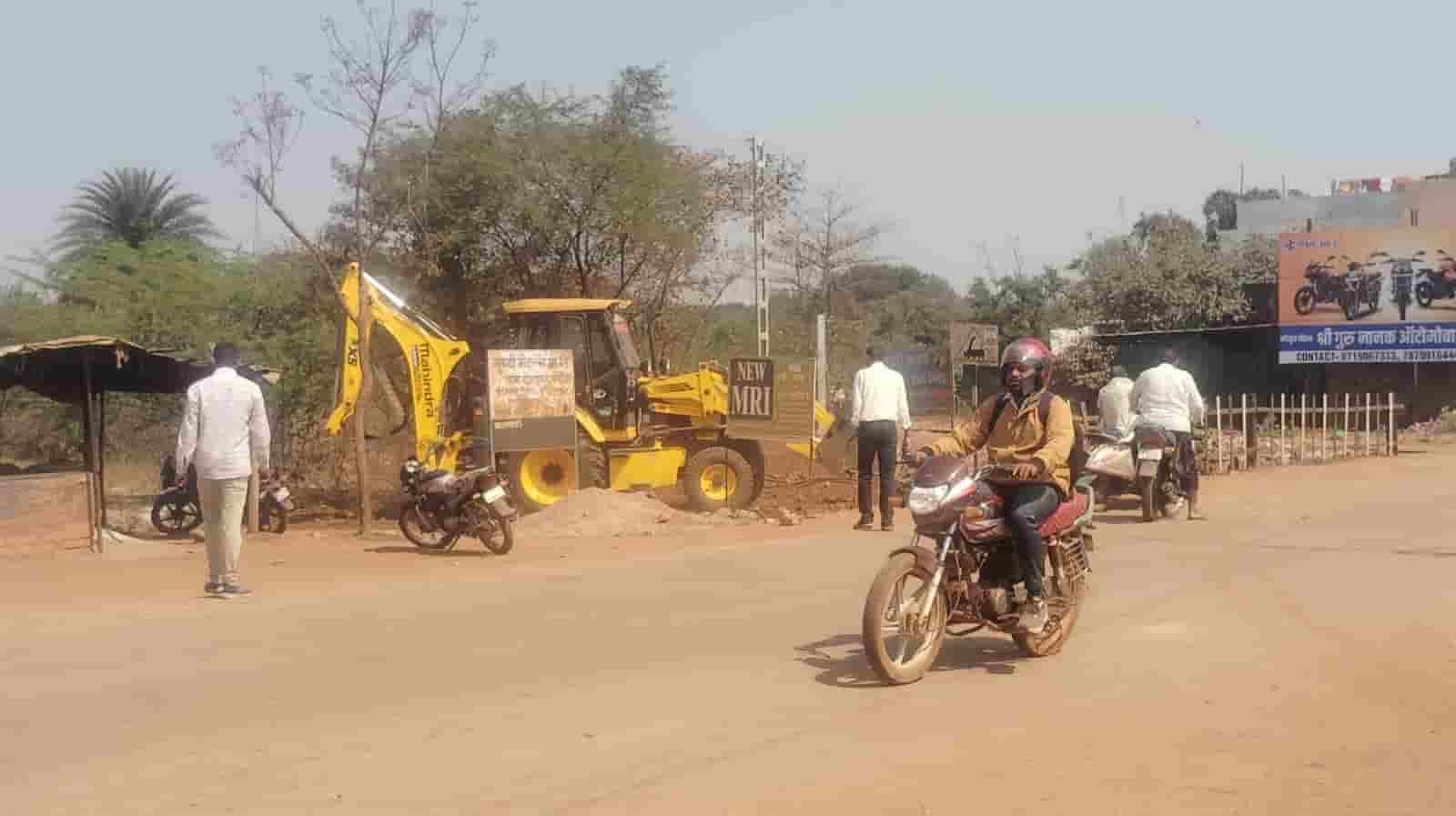 अहिवारा में अवैध निर्माण हटाया गया, पालिका ने की कार्रवाई