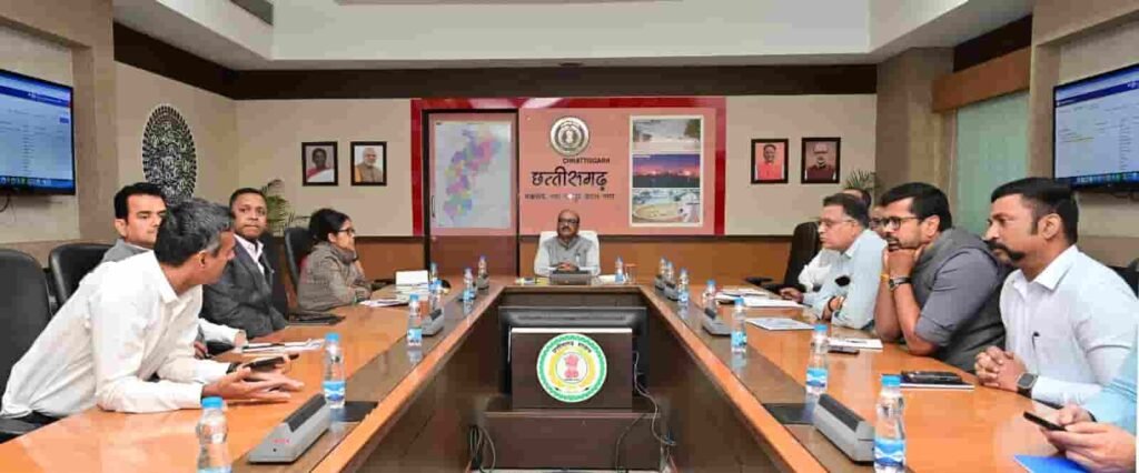 मुख्य सचिव ने मंत्रालय महानदी भवन में नवा अंजोर विजन@2047 मॉनिटरिंग पोर्टल की समीक्षा की