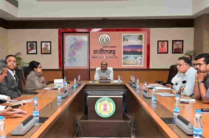 मुख्य सचिव ने मंत्रालय महानदी भवन में नवा अंजोर विजन@2047 मॉनिटरिंग पोर्टल की समीक्षा की